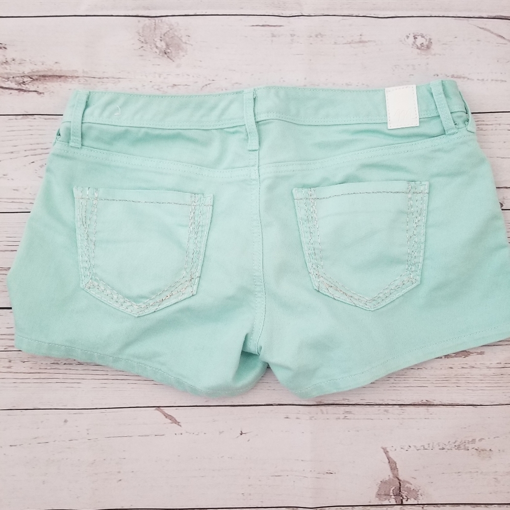 Shorts - Picture 2 of 4